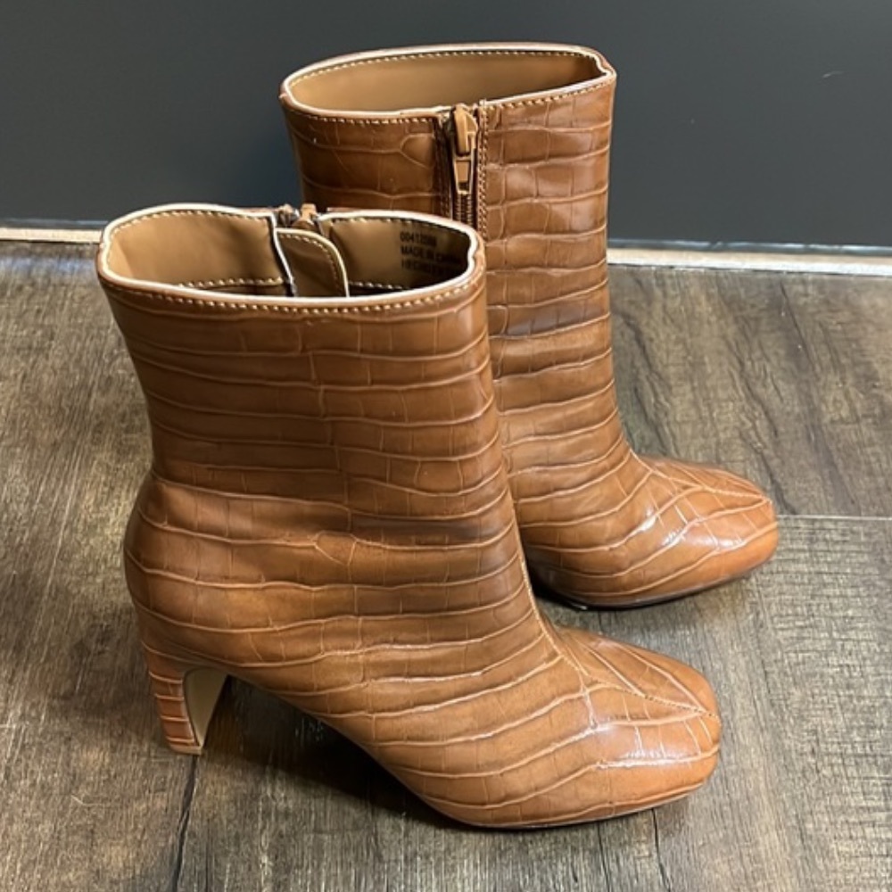 Forever 21 Faux croc boots squared toe Size 8.5